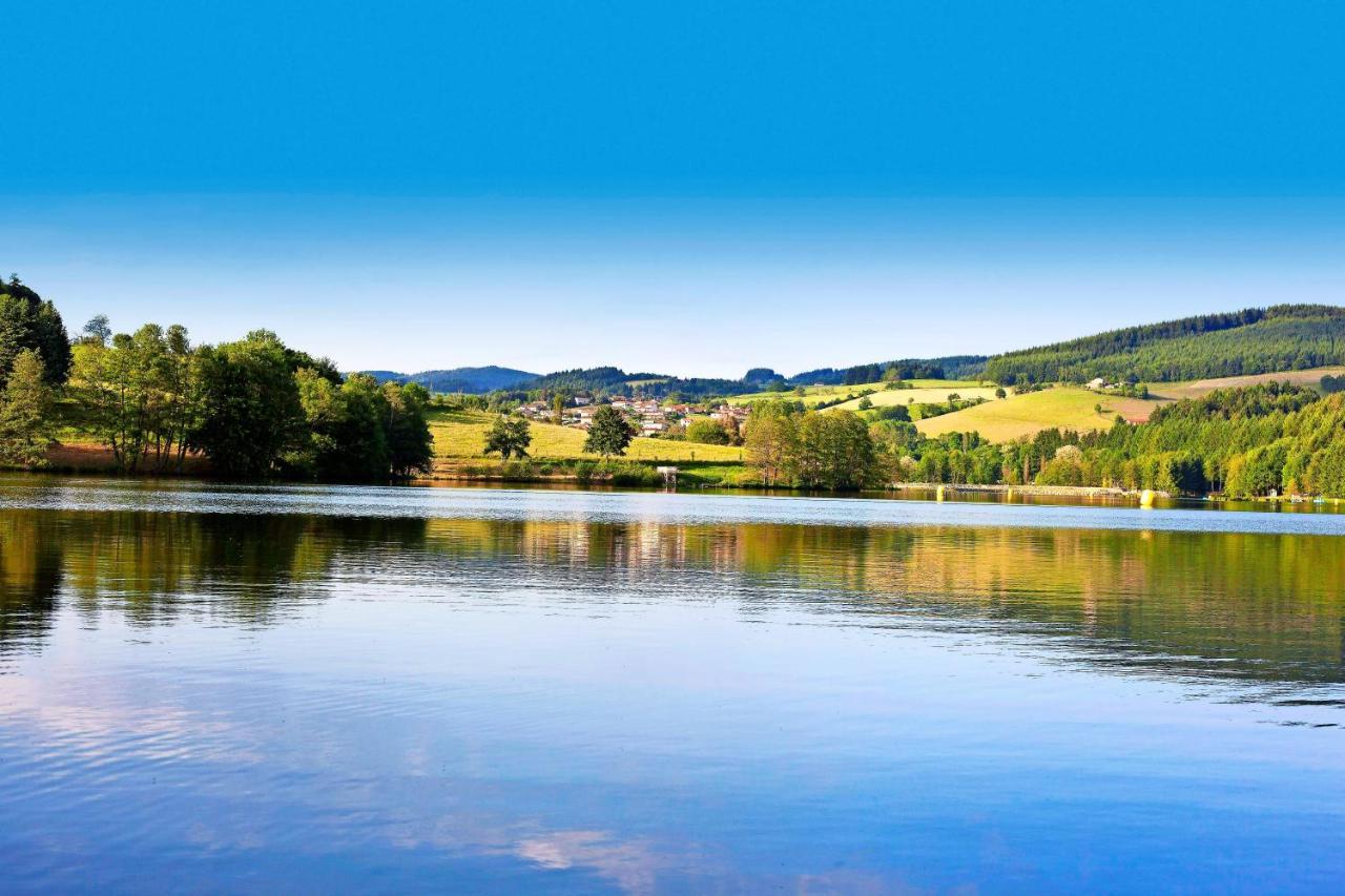 Camping Le Lac Des Sapins Cublize Exterior photo