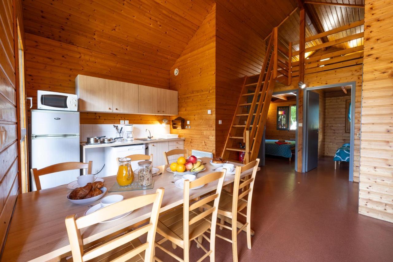 Camping Le Lac Des Sapins Cublize Exterior photo
